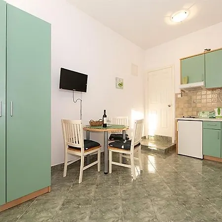 In With Air Conditioning, Wifi, Washing Machine 202-2 *