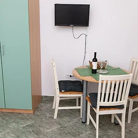 In With Air Conditioning, Wifi, Washing Machine 202-2 *